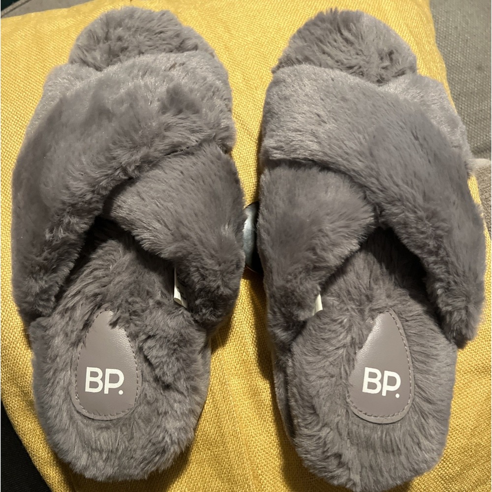 BP. Women's Slippers Size 7/8 M Gray Criss‎ Cross Open Toe Faux Fur Comfort